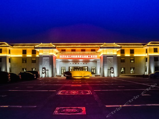 敦煌华夏国际大酒店  建筑面积50000m² 设备+通风空调安装